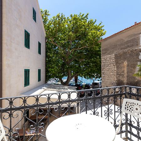 ホテル クロアティア Baška Voda エクステリア 写真