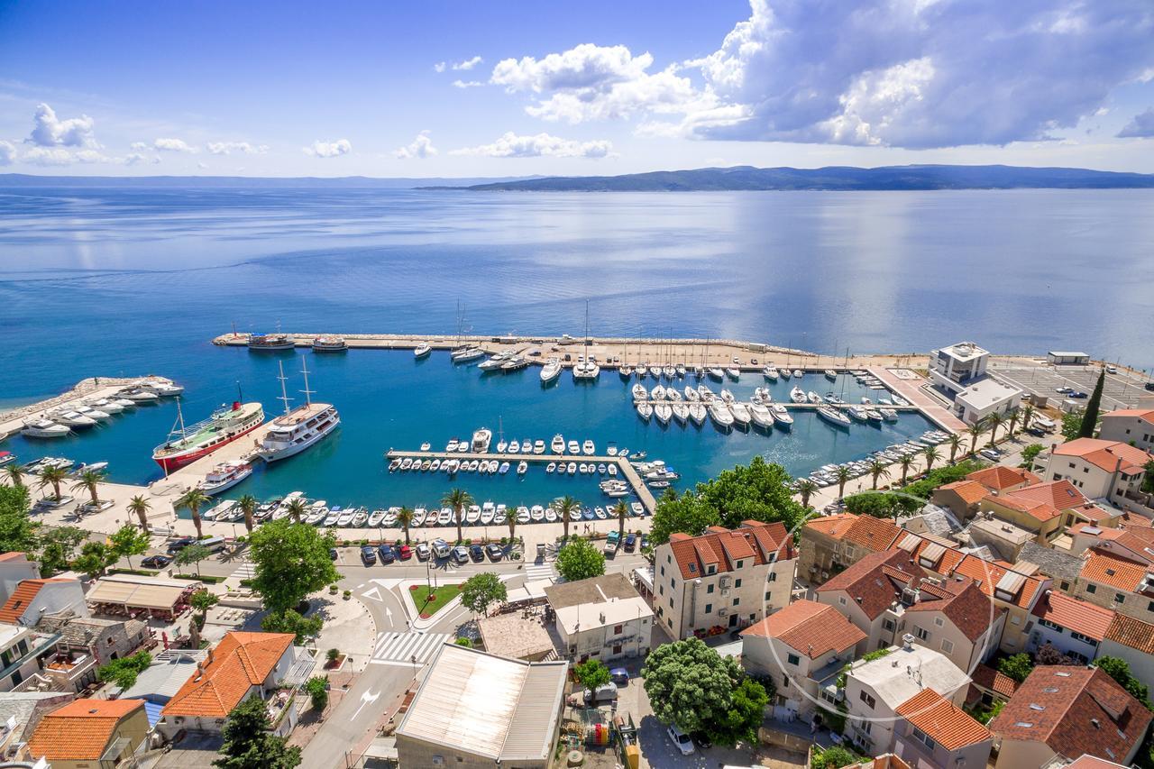 ホテル クロアティア Baška Voda エクステリア 写真