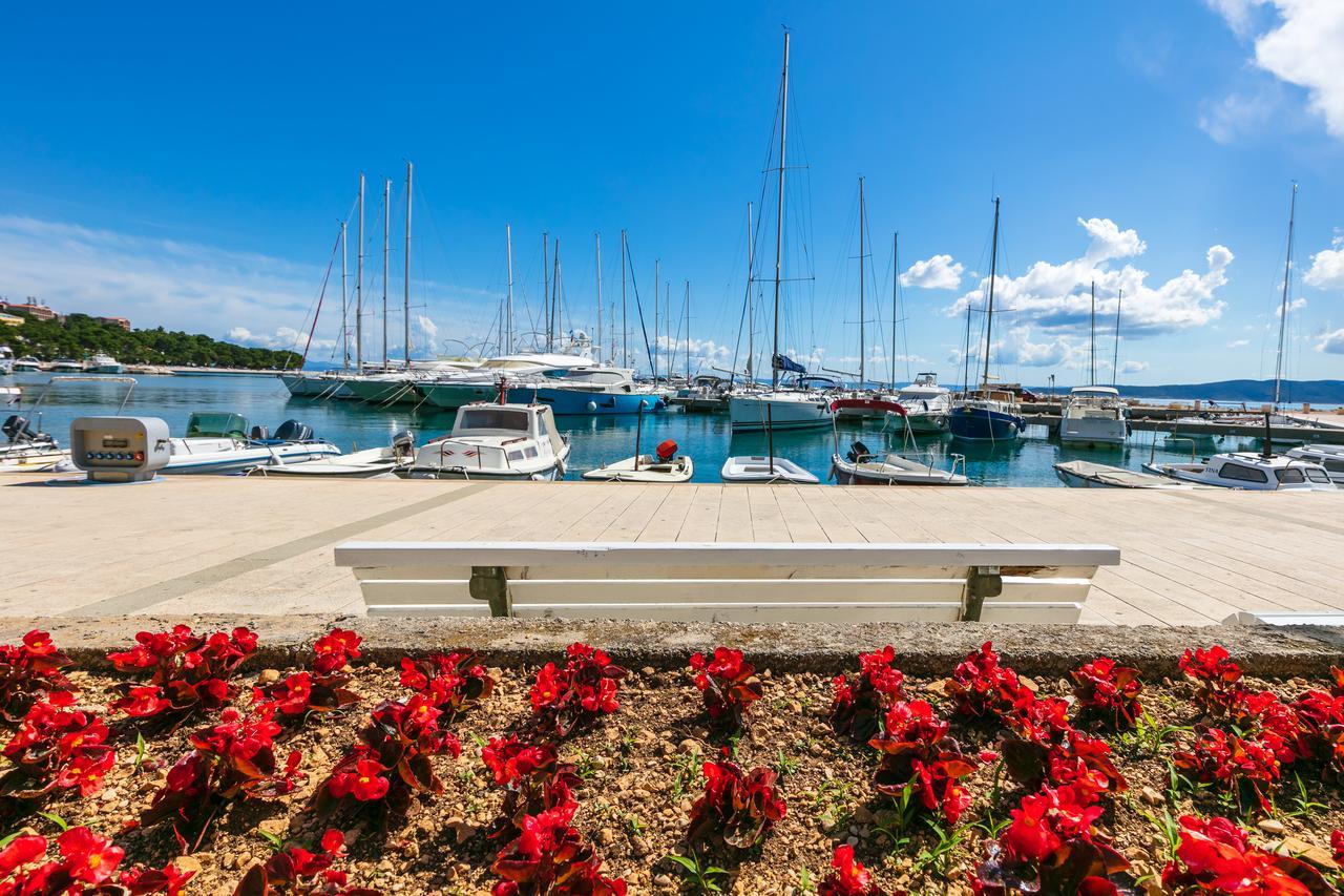 ホテル クロアティア Baška Voda エクステリア 写真