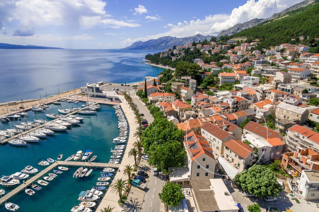 ホテル クロアティア Baška Voda エクステリア 写真